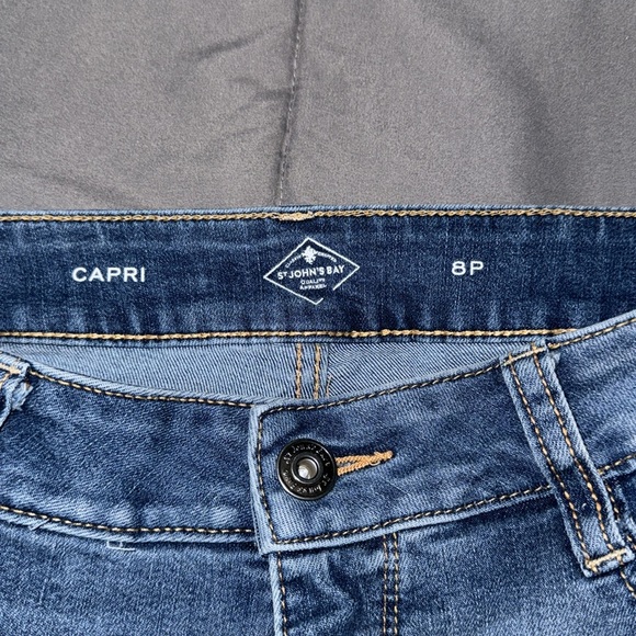 NWOT St. John’s Bay Capri Jeans - Picture 4 of 8